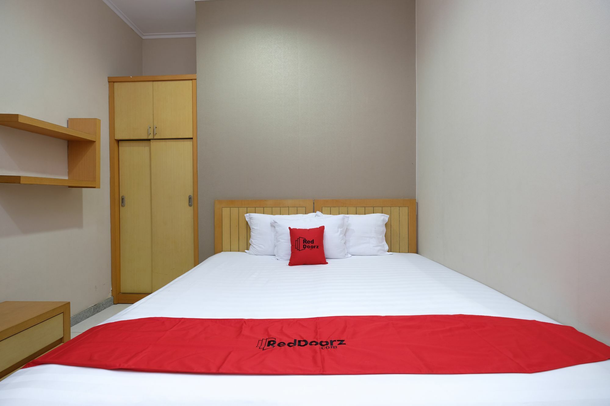 Reddoorz Plus Near Simpang Lima Semarang Buitenkant foto