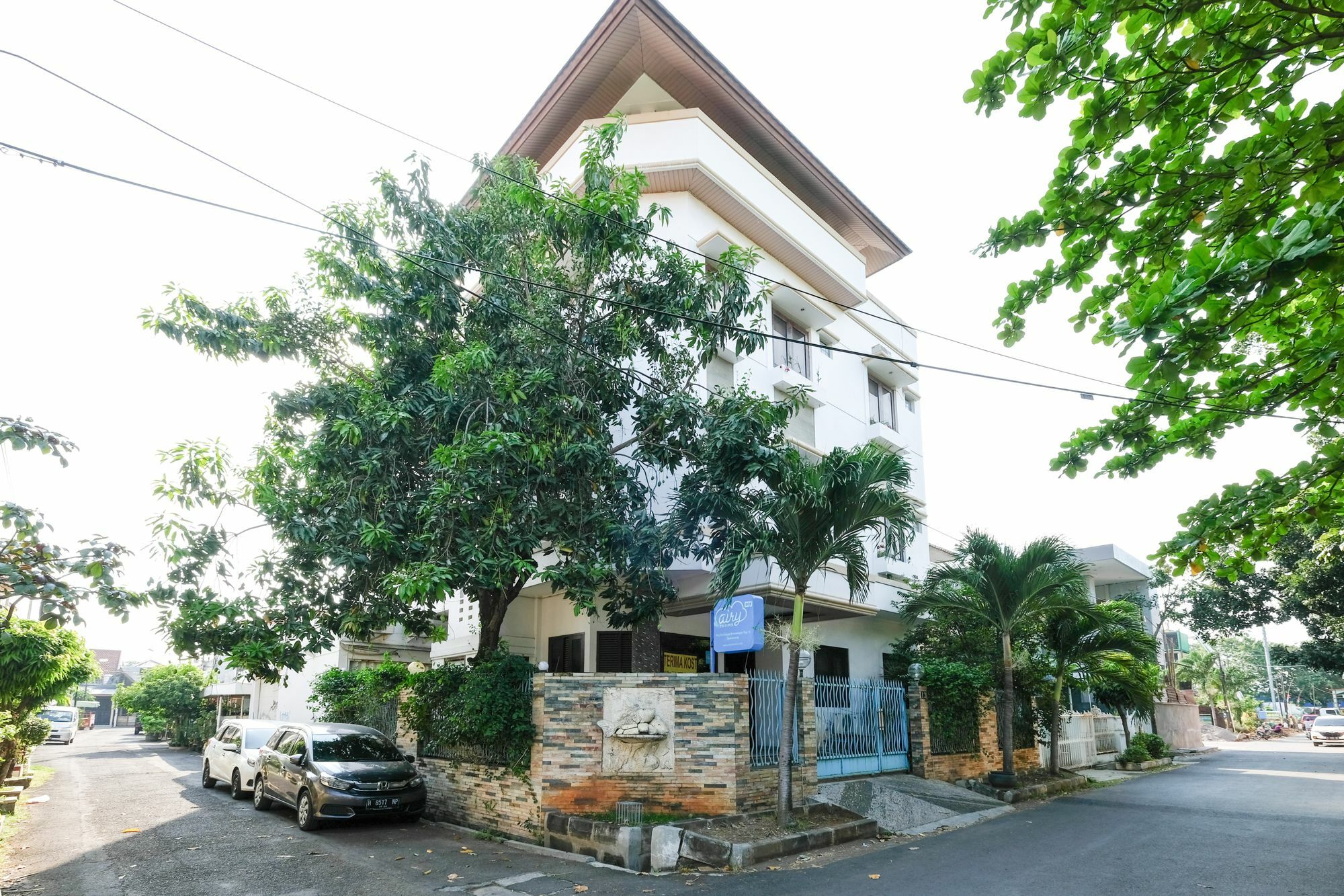 Reddoorz Plus Near Simpang Lima Semarang Buitenkant foto