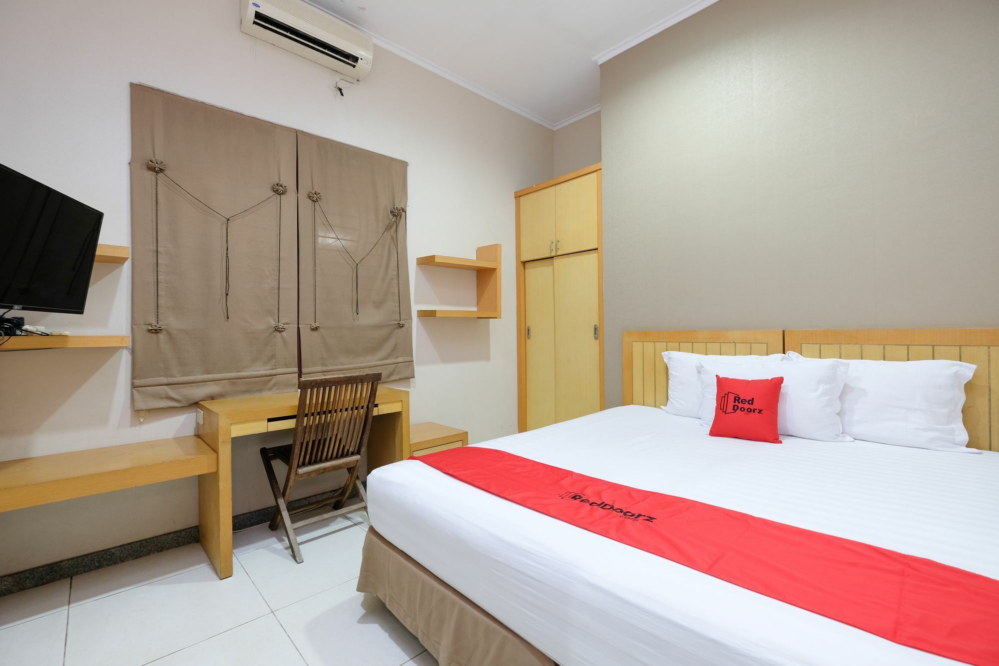 Reddoorz Plus Near Simpang Lima Semarang Buitenkant foto
