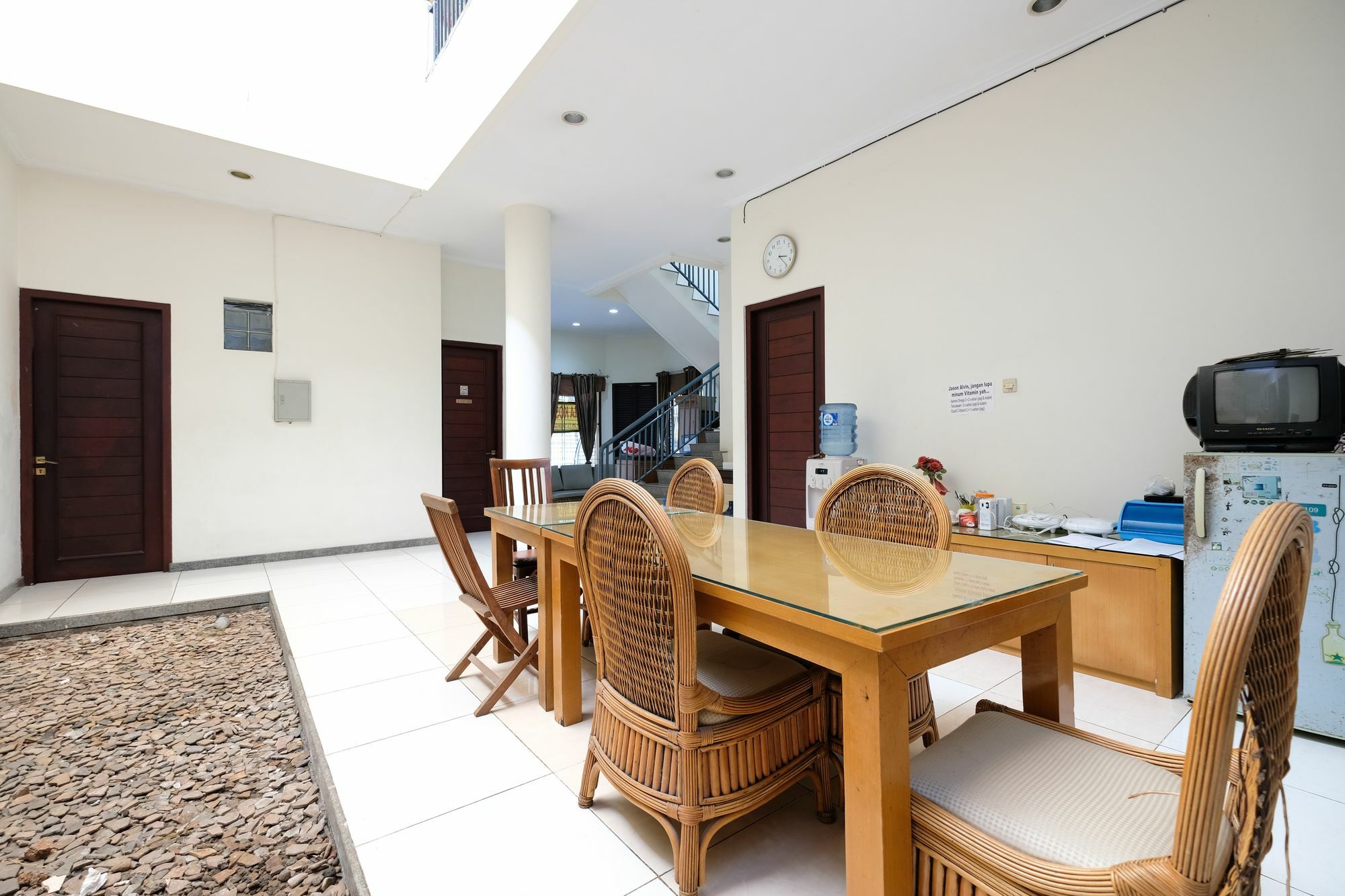 Reddoorz Plus Near Simpang Lima Semarang Buitenkant foto
